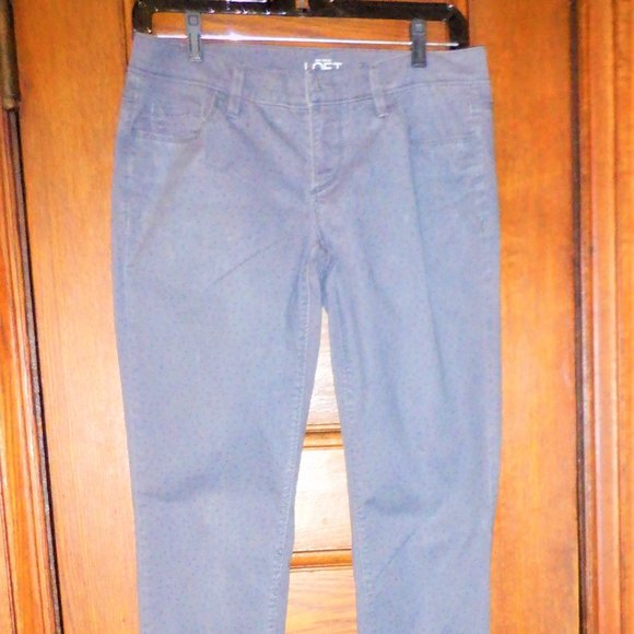 *** ANN TAYLOR LOFT ***  Jeans / Pants  - Waist is 32 Inches - Picture 2 of 3